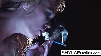 sexy shyla stylez teases with her fetish moves