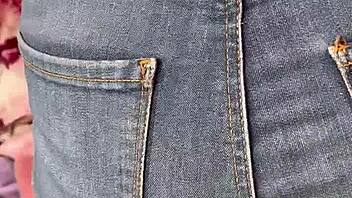 Culona struts her stuff at the Tianguis in Mexico.