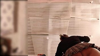 Wow, No Panties on Culona Sirvienta While Folding Clothes, Spied in Real Time