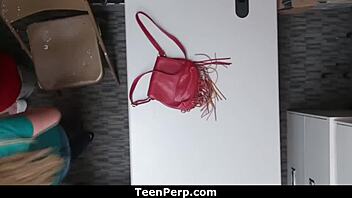 Does beautiful milf julia ann tease pussy for fan walter?