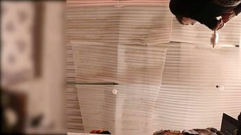 Wow, No Panties on Culona Sirvienta While Folding Clothes, Spied in Real Time
