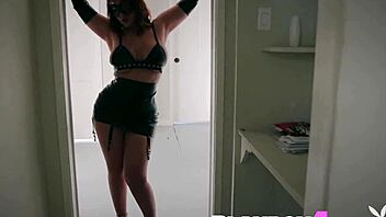 La Sirena 69 flaunts big tits in sexy leather lingerie