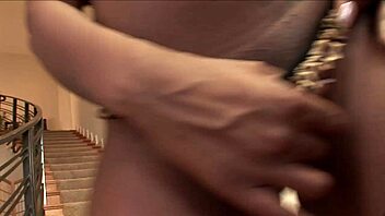 Deliciosa concha caliente de mi hermanastra que se me insinúa para que la penetre y yo que ando con el cate suelto