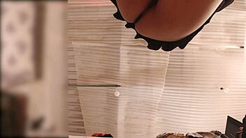 Wow, No Panties on Culona Sirvienta While Folding Clothes, Spied in Real Time