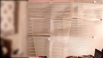 Wow, No Panties on Culona Sirvienta While Folding Clothes, Spied in Real Time