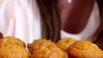 Laela Pryce i Hayden Marie lezbejski u kuhinji