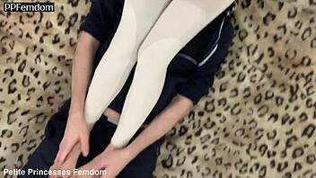 Kira In Sporty Leggings Facesits And Gags With Armpits