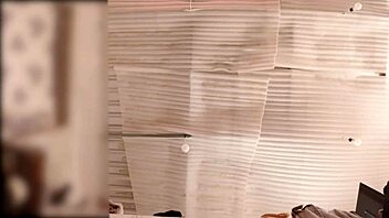 Wow, No Panties on Culona Sirvienta While Folding Clothes, Spied in Real Time