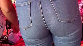 Culona struts her stuff at the Tianguis in Mexico.