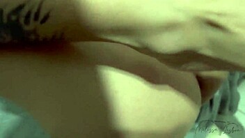 Dois Paus Na Buceta Da Ruiva Gostosa Ela Quer Leitinho