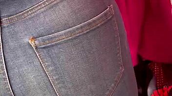 Culona struts her stuff at the Tianguis in Mexico.