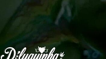 Jonge 18+ meid geneukt na carnaval in openbaar toilet