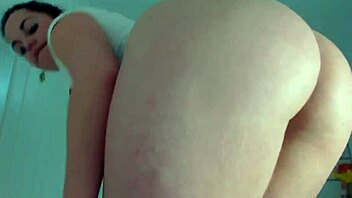 hot babe twerking hard on webcam