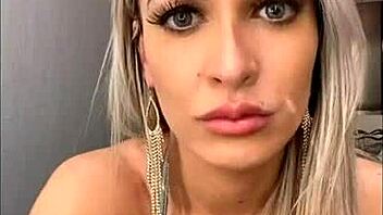 olha essa loira gostosa com peitos grandes e bunda enorme