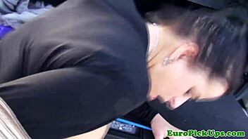 Вдигнах мацка, съгласи се на анал навън за кеш