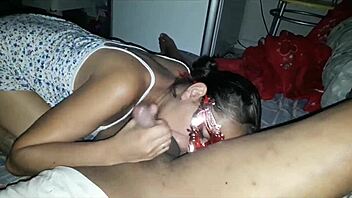 a casadinha do bairro faz sexo gostoso, pede pro cara gozar dentro da bucetinha e brinca com a porra