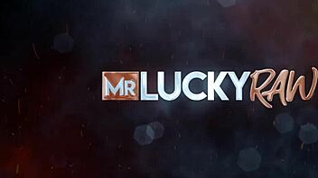 Ey, ¿quieres ver a London Laurent cogiendo a lo perrito?