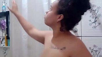 Tomando Banho Gostoso E Dedilhando Minha Bucetinha No Chuveiro!