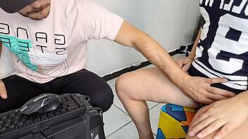 Craving rough sex with this tech, showing off my ass!