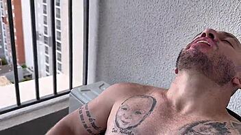 O MARIDO DA MINHA PRIMA NÃO DÁ CONTA MAS EU DOU CONTA DESSA GOSTOSA!