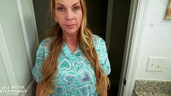 Stepmamá Kymber Leigh spěchá domů na naléhavou potřebu stepsyna.