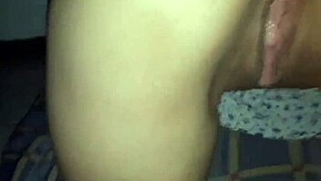 a casadinha do bairro faz sexo gostoso, pede pro cara gozar dentro da bucetinha e brinca com a porra