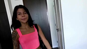 Teen amateur receives close up blowjob and wet pussy fucking during casting interview