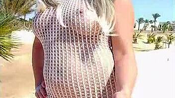 Robe transparente sans culotte dessous