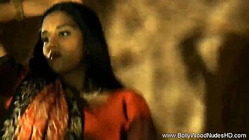 Wow, sacred sensuality from this Indian milf drives me wild every time!