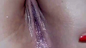 Manaba Sammy, the model, masturbates passionately in Guayaquil. She explores anal and oral pleasures at home.