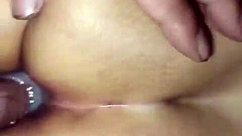 Bokep Indonesia Lelaki Bertuah Nikmati Badan Isteri Berisi. Batang Besar Bertemu Pantat Asia Dalam Aksi Panas