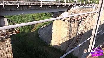 火车上勾搭做爱差点被抓