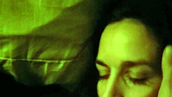 Yo, uită-te la amatoare fierbinte suge și e futută în gât tare!