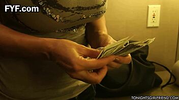 Lisa Ann erter i lingerie til utro mands fantasi