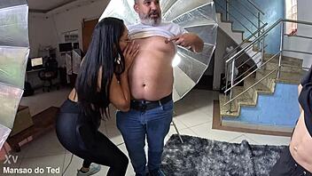 Amateur Brazilian Isa Moura has her first bathroom experience with a brunette