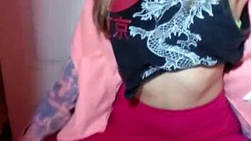 Bonneyuwu seductively licks lollipops in solo scene