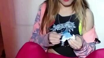 Bonneyuwu seductively licks lollipops in solo scene