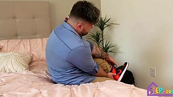 Taboo blowjob and sex with stepmom, damn! 🔥