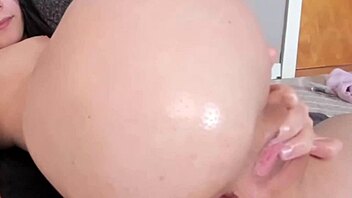 On cam showing pussy and fucking ass while masturbating hard. 😍🔥