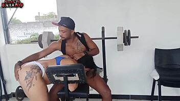 While I train, she craves sex, this naughty woman only thinks about banging and won’t let her man workout!