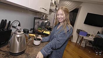 No Cash for Cappuccino, But Girlfriend’s Dirty Trick Works