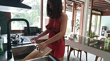 Amateur Asian Girlfriend Cleans House