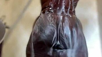 Anita湿逼在脱衣舞俱乐部的狂野夜晚与陌生人