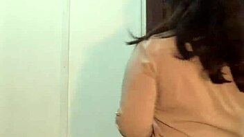 เคยเห็นสาวเอเชียล่อสลัดแบบนี้ไหม?