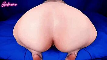 Shaking fat booty mama wants to pussy fart on dick