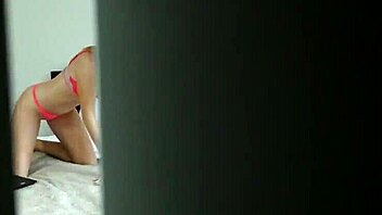 Mačehi brat dobil velik kurac sesan od Zoe Parker, hardcore oral