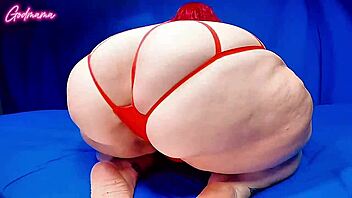 Shaking fat booty mama wants to pussy fart on dick