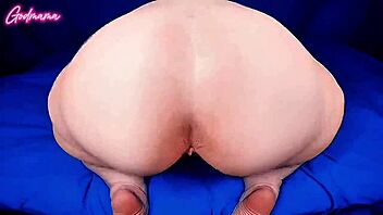 Shaking fat booty mama wants to pussy fart on dick