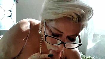 Curvy thick latina kisses and dives into her hot friend's pussy