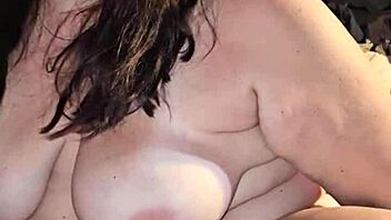 Milf Cums and Orgasms on Feet in Fetish Sex?